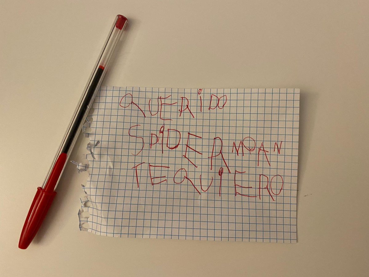 Nickichucknez's tweet photo. Nadie:

Mi sobrino aprendiendo a escribir: https://t.co/BYSkLrEVkI