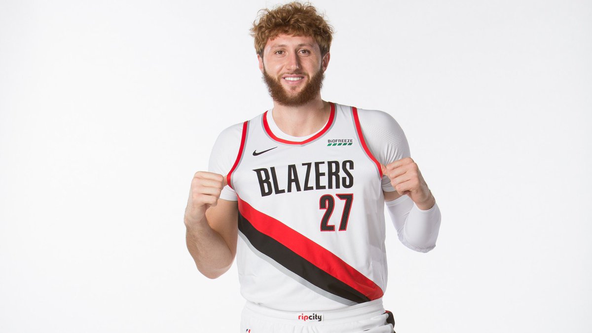 Jusuf Nurkic looks like the goofy friend in a rom-com who has feelings for the lead actress but has to swallow his pride and attend the wedding as a guest @WhatHeLooksLike https://t.co/0doYUSQlRm