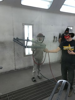 HillyardTech's tweet photo. #collaboration between @TrumanSJSD Middle School and Hillyard Technical Center. These two middle school students brought some bike frames to refinish to the #collisionrepair class. High schoolers helping middle schoolers, AMAZING!! @StJosephSchools @jill_huntsman https://t.co/GdFGqJoZRw