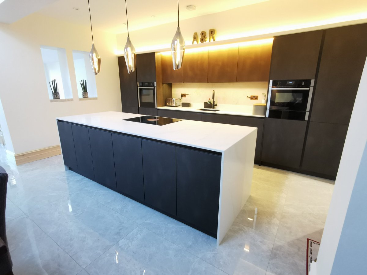 WolsTiling's tweet photo. What a gorgeous kitchen from @rocciatiles  the project isn't fully finished but I can't wait to get full pictures of this stunning extension. 😍 
#tiler #tiles #kitchen #kitchendesign #kitcheninspo #kitchengoals
@tilemasteradhes @Dural_UK https://t.co/k1xsyD9Kgk