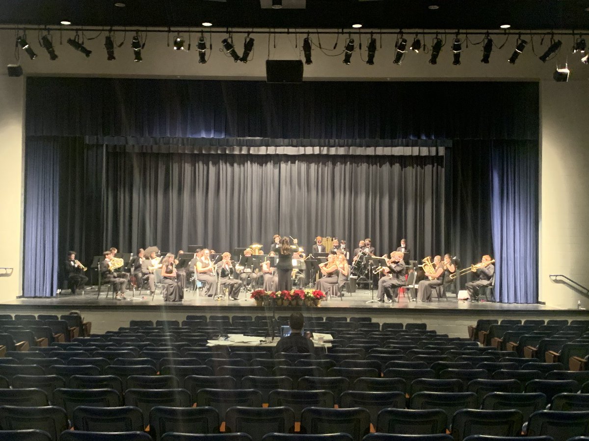 WHHeritageBand's tweet photo. Not how we planned it, but glad to be recording our Christmas Concert today during school to share with our families as we transition to virtual this week.  #RobCoMusic #WeAreRCSTN https://t.co/zo02zGyTbf