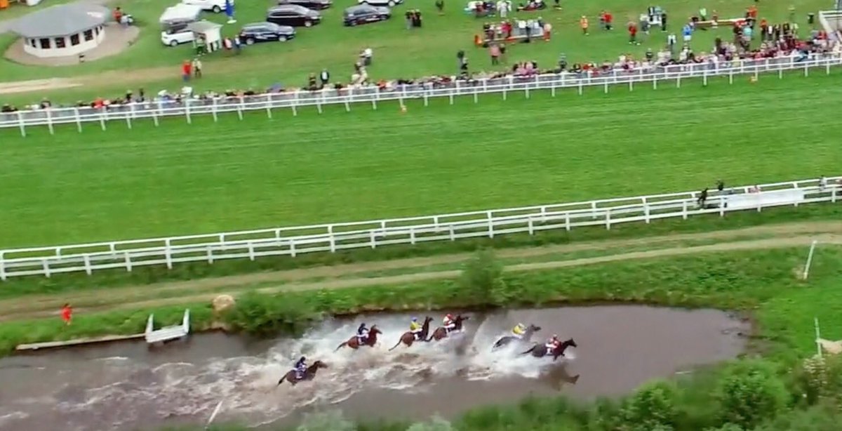 Horses have to swim through a lake/pool of water with the jockey on their back during the race, a cross country style thing.The big race is the Alpine Seejagdrennan at Hamburg in July SERIENLOHN won last years renewal ridden by veteran Jan Faltejsek