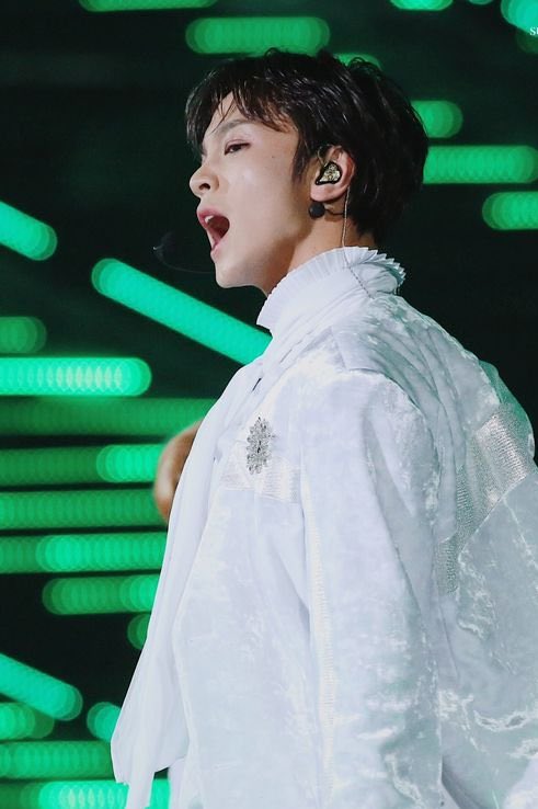 haechan being breathtaking ; a thread