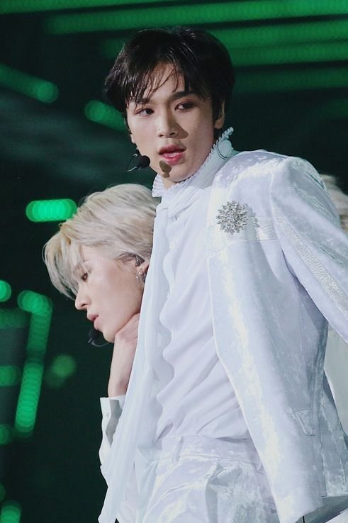 haechan being breathtaking ; a thread