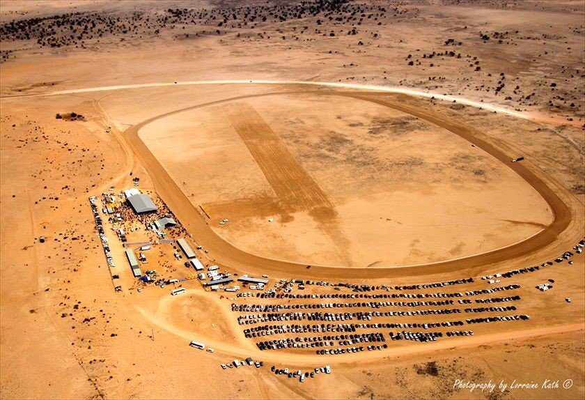 Birdsville has 130 residents in the town yet the airstrip attracts 150 plans in the week before the meeting with 8,000 travelling to the course. It’s either a flight or a 22 hour car ride!The hotel/lodge/campsites are rammed with visitors as well as the bars!