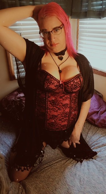 Would you want to find me in your room? Full set available on my OF tonight  💋 https://t.co/8yae4WuH