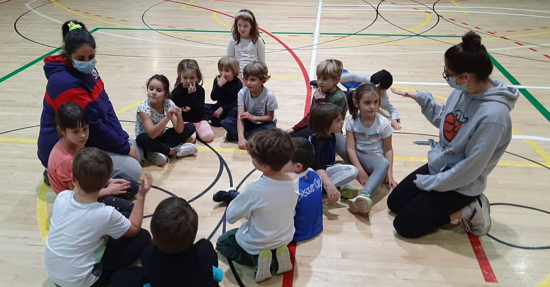 BasquetRibes's tweet photo. 🥰 Avui la nostra Escola ha gaudit d'allò més... I nosaltres també 😍 #basquetribes #spribes #somribes #femribesfemclub #esportribeta #basquetmaipara #basquetfemeni #thoestasperdent #esportfemeni #esportcat #fcbq #fcbqtecnic #basquetcatala #basquettestimo @santperederibes https://t.co/fm3eYTbc5j