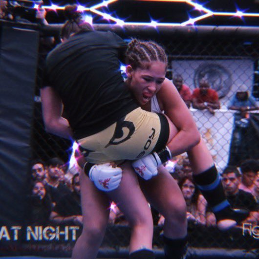 lolavicewwe's tweet photo. been hittin’ this overhand for a min https://t.co/WGdyyHSedC