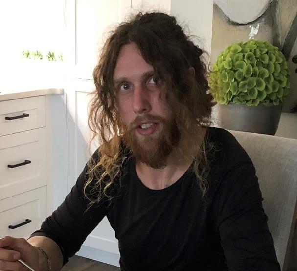 As our investigation continues into missing Sean Hart, we now believe he would have been wearing a black 3/4 length Only brand parka with fur on the hood,  and black Under Armour hiking boots. Any info please call #SPD 250-475-4321. #Saanich
Read more: bit.ly/34hhOhZ