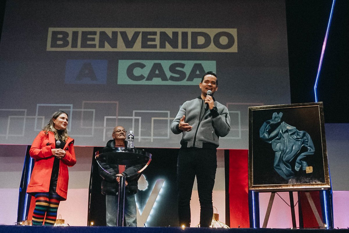 OficialRTV's tweet photo. Nos sentimos muy orgullosos del talento artístico qué tenemos en Restaurando tu Vida, gracias Francisco Ayala Gress por exaltar el nombre de Dios a través del arte. https://t.co/I8mub0qV5L