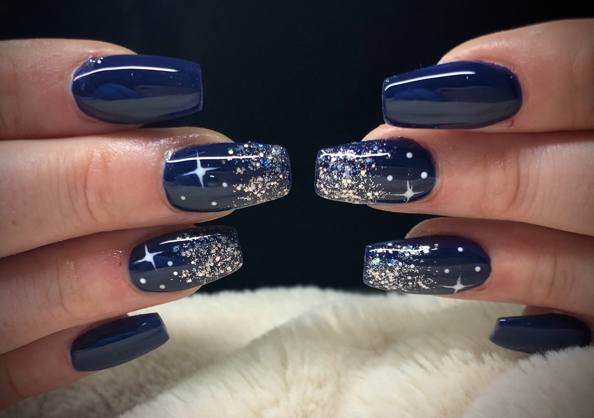 AndreaAndrews21's tweet photo. A pretty full set using #haloacrylic and #halogelpolish by @PureNailsUK #navynails #glitterynails #starnails 😍❤️💅🏻🎄✨💫 https://t.co/SrzbAkF8vH