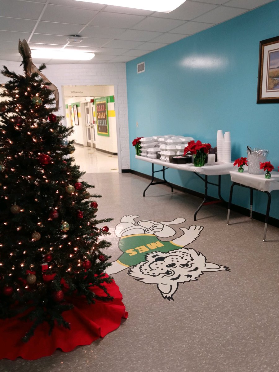 MESwildcats's tweet photo. MES Faculty and Staff enjoyed their Christmas lunch catered by T-Bones! #sharepcs #mespride https://t.co/k7VMfw8BC2