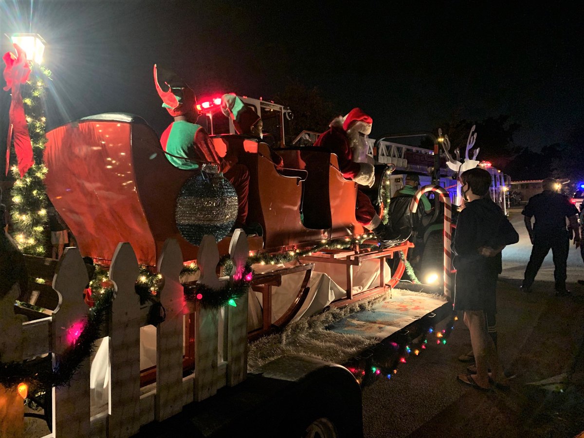 Ho Ho Ho! My Elves and I had so much fun driving through Winter Park last night, we decided to do it again tonight! Click the link below and follow us on Google Maps while we travel through Winter Park starting at 6pm!

maps.app.goo.gl/TfDvofiFvwGCT9…

#ParksandRecWP #WinterParkFla