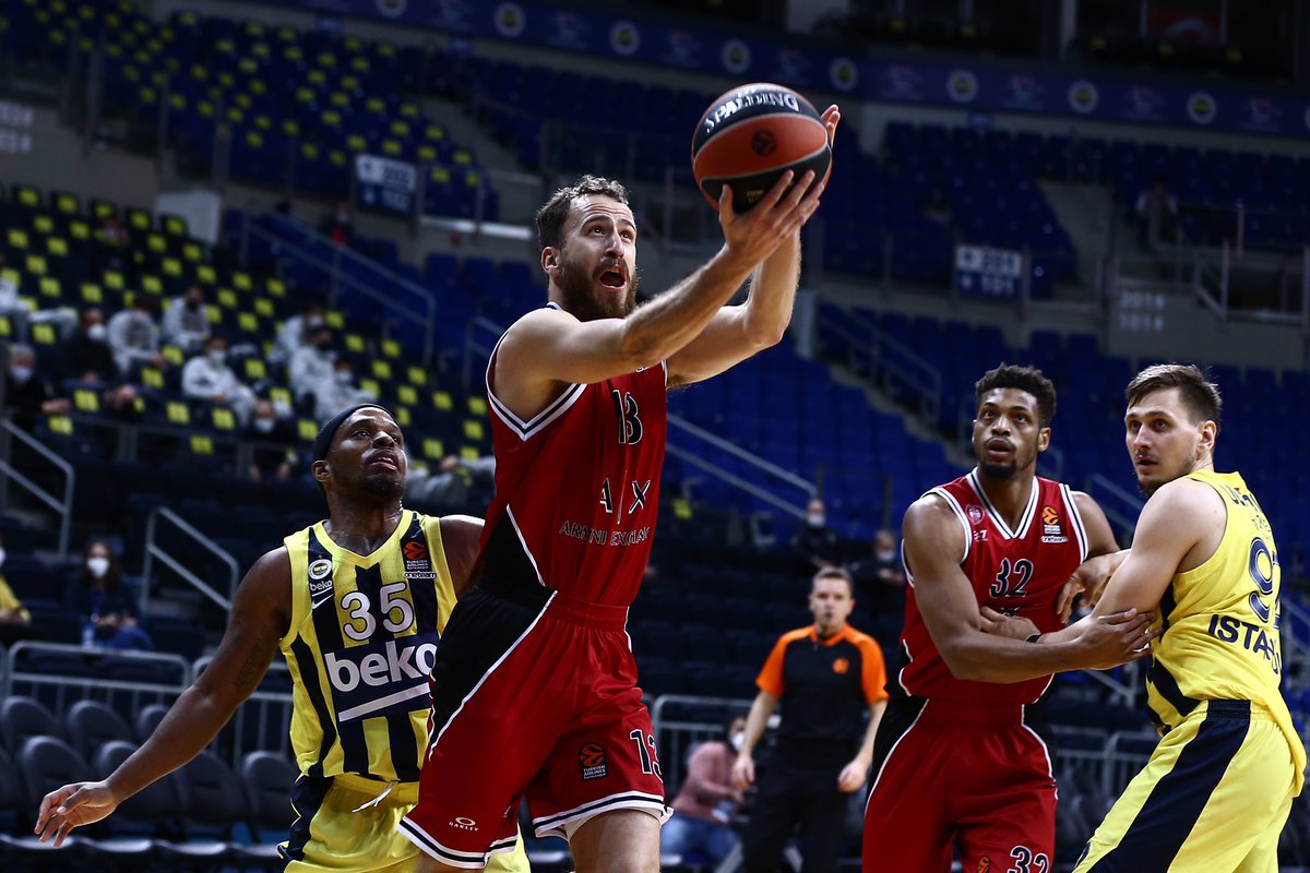 OlimpiaMI1936's tweet photo. ISTANBUL BIANCOROSSA! ⚪️🔴

#insieme #EuroLeague #FNBAXM #ForzaOlimpia 
@EuroLeague https://t.co/KkkM4cxSxB