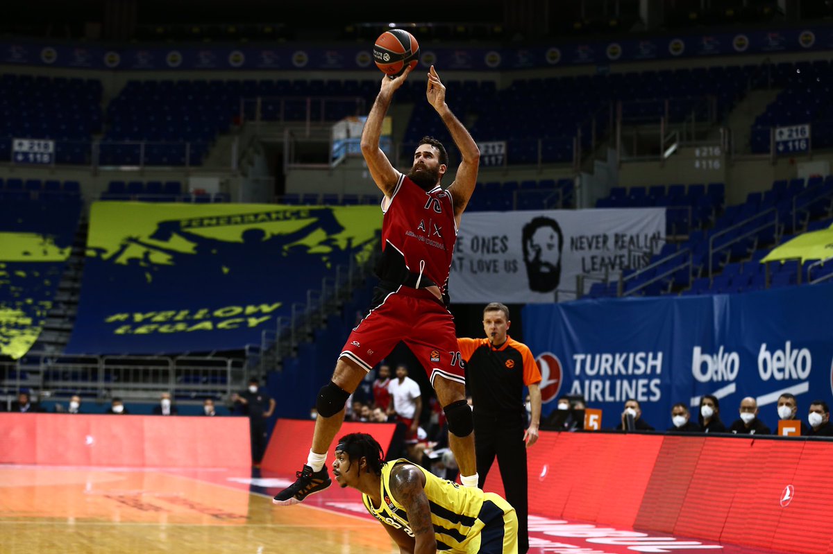 OlimpiaMI1936's tweet photo. ISTANBUL BIANCOROSSA! ⚪️🔴

#insieme #EuroLeague #FNBAXM #ForzaOlimpia 
@EuroLeague https://t.co/KkkM4cxSxB
