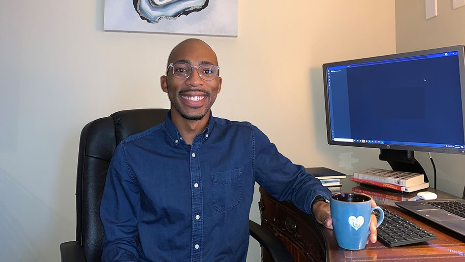 KansasCityFed's tweet image. "I enjoy that the #KCFed gives us opportunities to participate in efforts like campus recruiting, community involvement and mentoring circles. These are great ways to meet other employees." - Jared Freemon, #KCFedLife 
Read more about life at the KC Fed: bit.ly/37S12qC