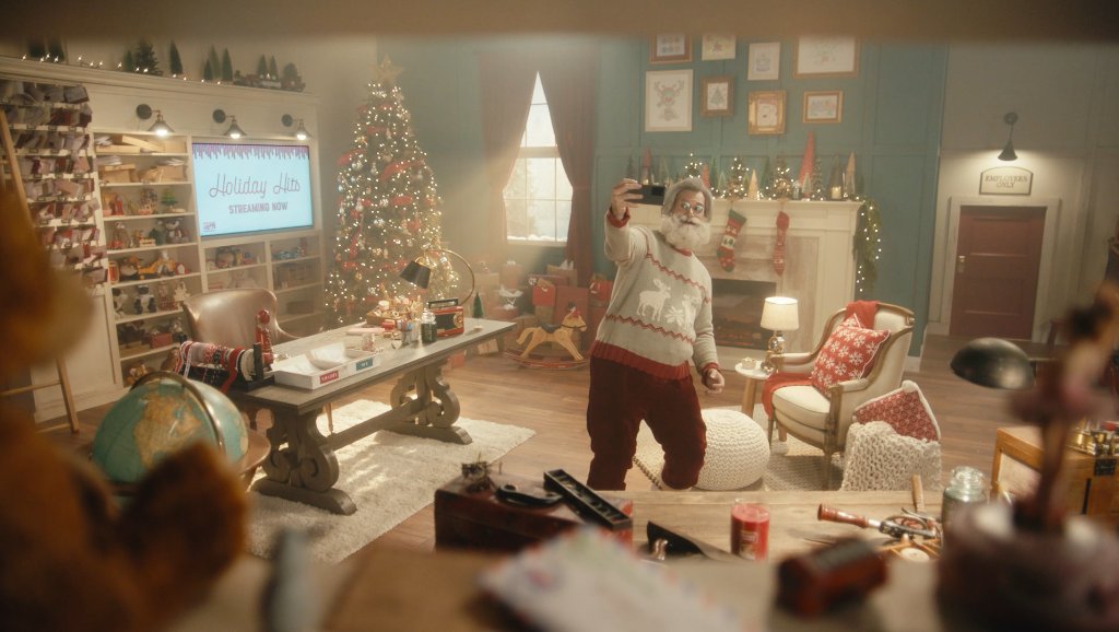 Yankee Candle (@theyankeecandle) on Twitter photo Hold the phone – literally. Did Santa just snap a couple selfies on his Samsung Galaxy? That’s amazing! <a href="/SamsungMobileUS/">Samsung Mobile US</a> are you watching the #OfficialSantaCam? Hold the phone – literally. Did Santa just snap a couple selfies on his Samsung Galaxy? That’s amazing! <a href="/SamsungMobileUS/">Samsung Mobile US</a> are you watching the #OfficialSantaCam?