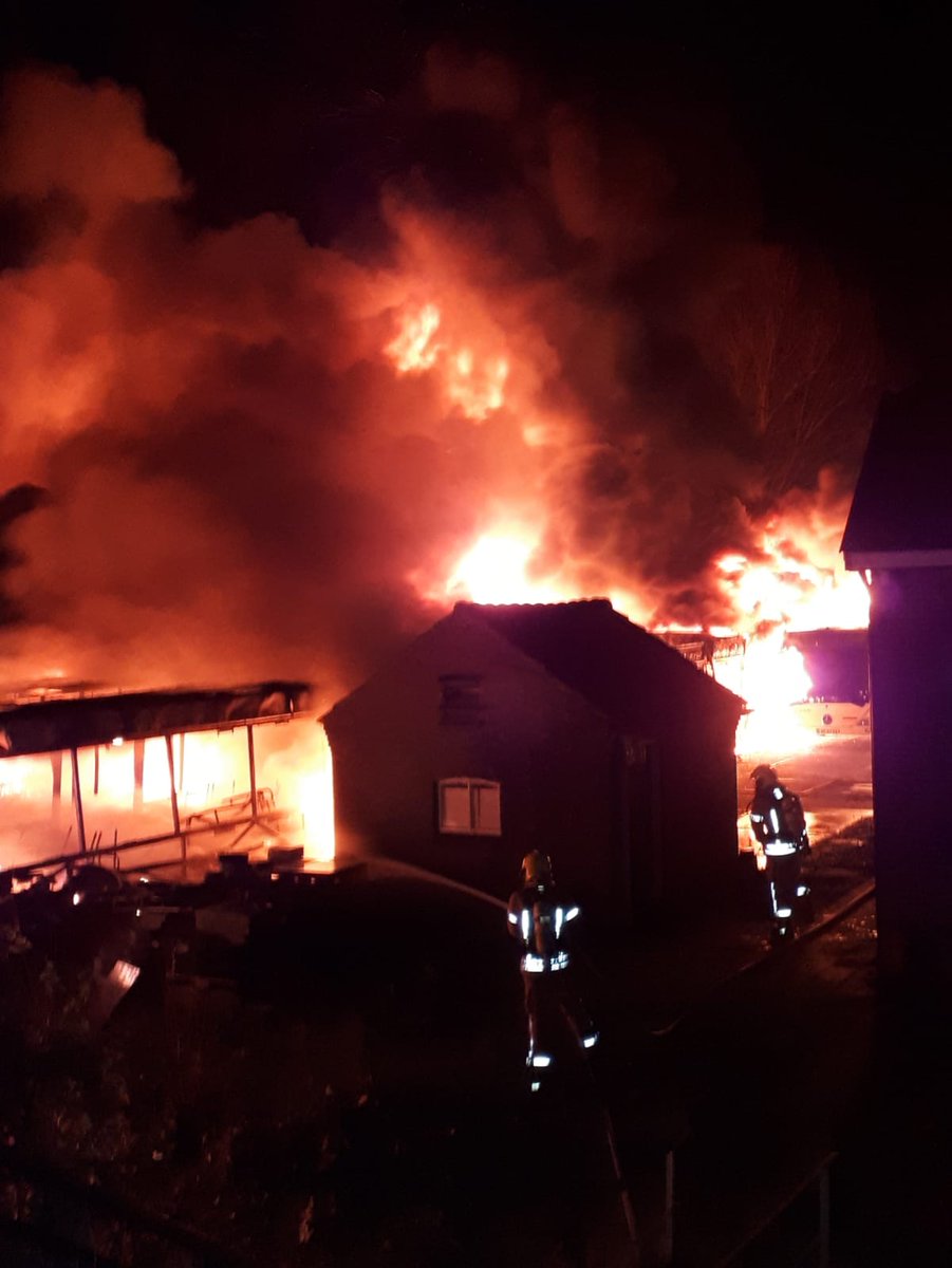 UPDATE - Grote brand aan de Heerendijk in Oude-Tonge .