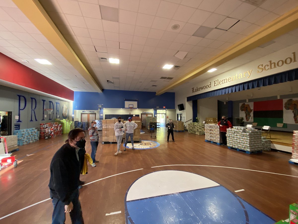 Not-terribly-good wide angle photos from me with all of the food inside &ndash; bei  Lakewood Elementary School