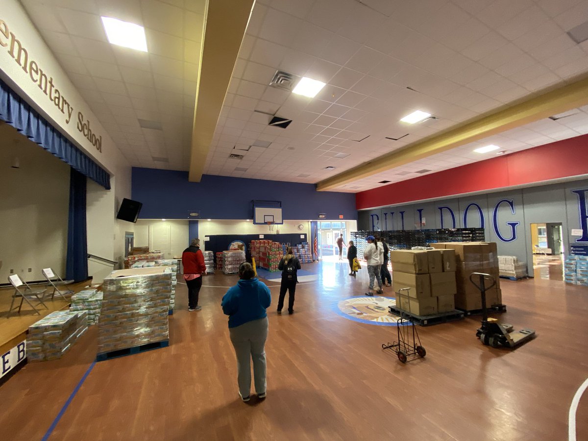 Not-terribly-good wide angle photos from me with all of the food inside &ndash; bei  Lakewood Elementary School