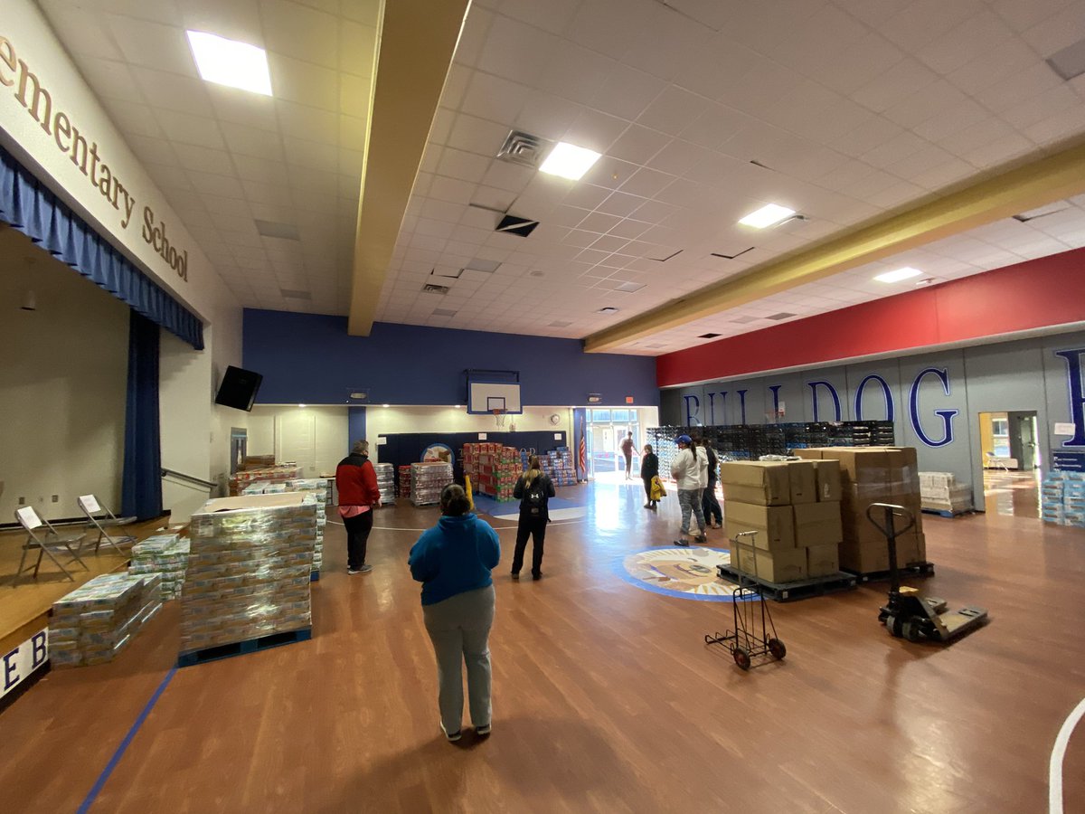 Not-terribly-good wide angle photos from me with all of the food inside – bei  Lakewood Elementary School