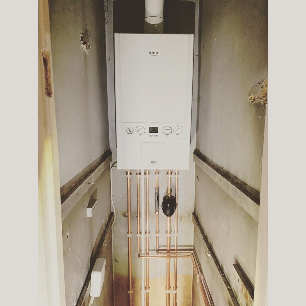 imaheating's tweet photo. Convert to combi to finish off the week. Fitted with magnetic scale reducer and magnaclean atom for protection ๐ง๐๐ผ#ideal #idealboilers #ideallogic #magnacleanatom #adey #boiler #heating #gas #imaheatingsolutions https://t.co/U9ALp6cP17