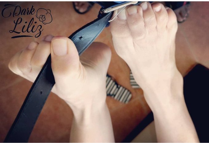I always felt like I'm really skilled using my feet for non-common things.. 😏🖤  #feet #toes #toeslovers<a href="/tag/sexy"class="tags"><span>#sexy</span></a><a href="/tag/feet"class="tags"><span>#feet</span></a><a href="/tag/feetlovers"class="tags"><span>#feetlovers</span></a><a href="/tag/toes"class="tags"><span>#toes</span></a><a href="/tag/prettyfeet"class="tags"><span>#prettyfeet</span></a><a href="/tag/barefeet"class="tags"><span>#barefeet</span></a>