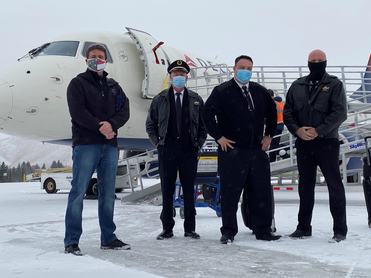 iflysun's tweet photo. SUN welcomes first @SkyWestAirlines flight to land using new instrument approach:  https://t.co/4Jfs5H0BSt 
@visitsunvalley https://t.co/vTax9xfCwi