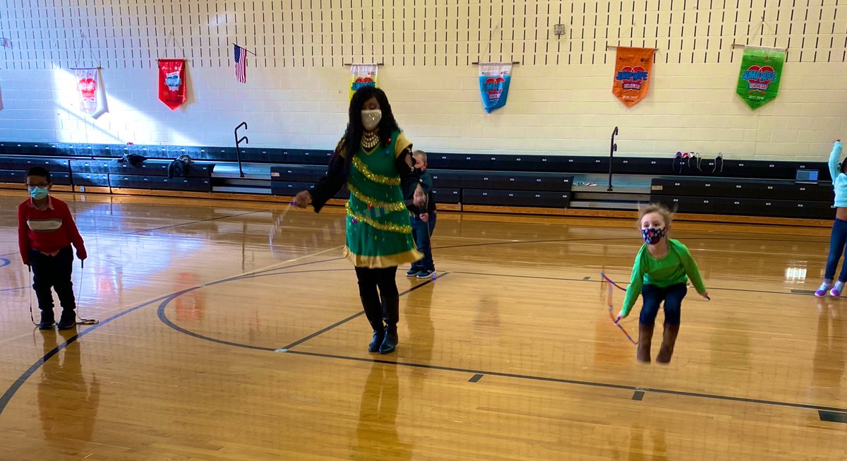 MillionAnedra's tweet photo. Jump Rope Challenge with the principal! These kids were serious! ๐ She won!!! Not me! ๐ฅฐ Love to see it! #PrincipalWalks #PrincipalTalks #WildwoodWins #MiddieRising https://t.co/N5fieiTPRM