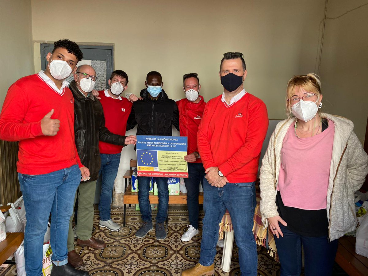 asoap2005's tweet photo. Esta mañana empleados de Securitas Direct del centro de trabajo de Tomelloso nos ha donado un variado y abundante lote de alimentos.
Poco después, Antonio nos ha traído 15 paquetes de pañales.
Gracias por vuestra solidaridad. 
@enTomelloso @DiputacionCR @nargamasilla https://t.co/HAlpxE9wpf