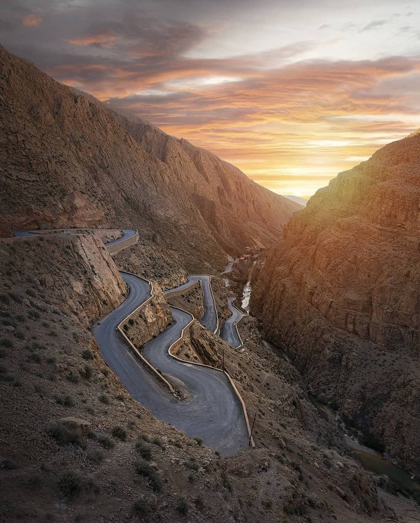 Sunset over Dades gorge and the winding road in Morocco.

Who wants to visit this place ?

💛💛💛💛💛

#absolutemorocco #moroccanzellij #sunset #coupledestination #familydestination #peaceful #peacefultravel #sahara #camel #architecture #moroccanarchite… instagr.am/p/CI1PYCKABWx/