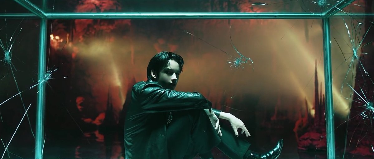 ArtistViktorija's tweet photo. The boys are stuck in a cage-like glass structure that's about to collapse. A very familiar concept 😳
#ENHYPEN #LetMeIn #20Cube #LetMeIn_Teaser @ENHYPEN_members https://t.co/YBTajXW8Cl