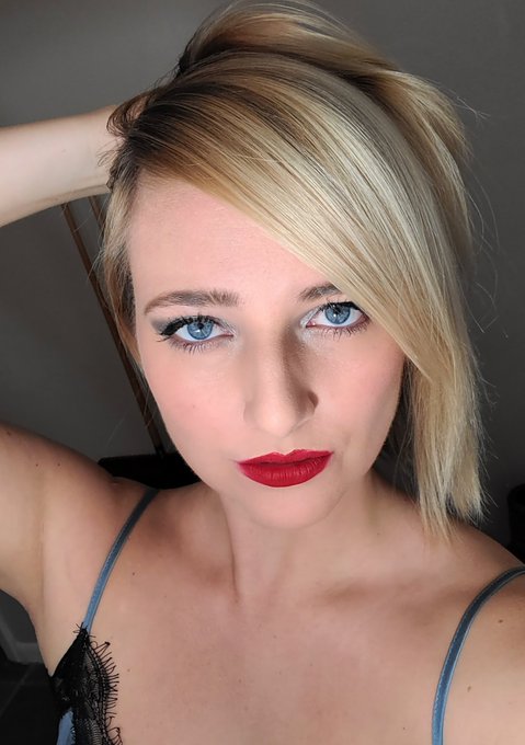 Brand new video released today on my https://t.co/J981lXvAjl 😈😈😈 Live Naughty Boy/Girl Holiday Show to<a href="/tag/mvsales"class="tags"><span>#mvsales</span></a>