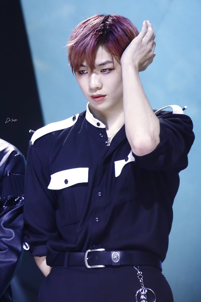 Hourly KangDaniel tweet media