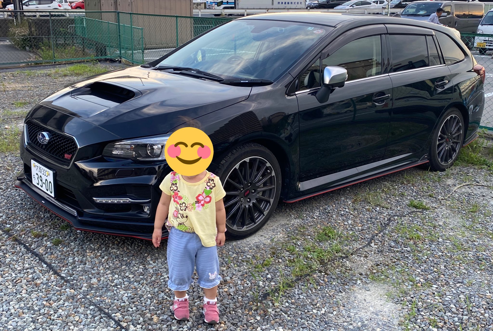 ハフム レヴォーグ乗り レヴォーグはファミリーカー 子育てスバリスト広がれ ミニバンって荷物載せると案外 窮屈 乗り降りは負けるけど 乗り降りは運転中の2割ぐらいの場面 それなら残り8割の運転の楽しさ 積載力 安全性に重点を置く レヴォーグは