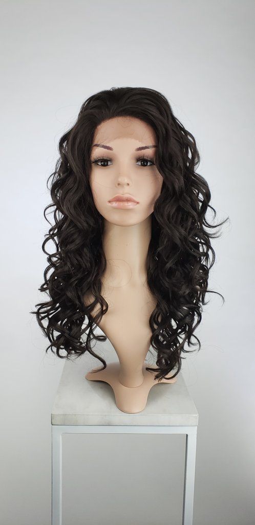 The dark brown Lady Series LLVOG10 is a versatile style for many characters, but this week, she's giving us serious #wonderwoman vibes! 🌟✨ buff.ly/2WtN7Am #posewigs #cosplayhair #weekofwonder