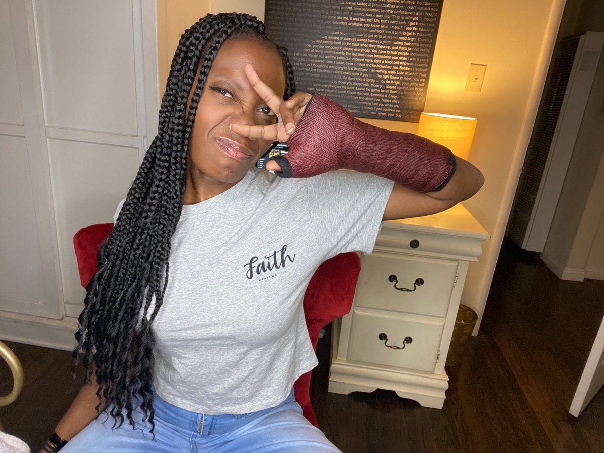 kenishabell's tweet photo. Just when I thought 2020 couldn’t get any worse, I break my darn wrist! &amp; of course the doctor sent me home w/ just Tylenol because apparently black people don’t feel pain. 😩 Wish my Wrist knew that! https://t.co/Tz1Bk72BX3