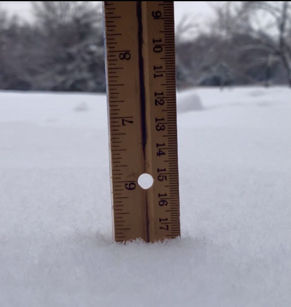 MikeMorganKFOR's tweet image. Coming up on 5" of new snowfall in North Edmond from Grady Evans.  4:30PM Tuesday #OKWX #KFOR4 Mike