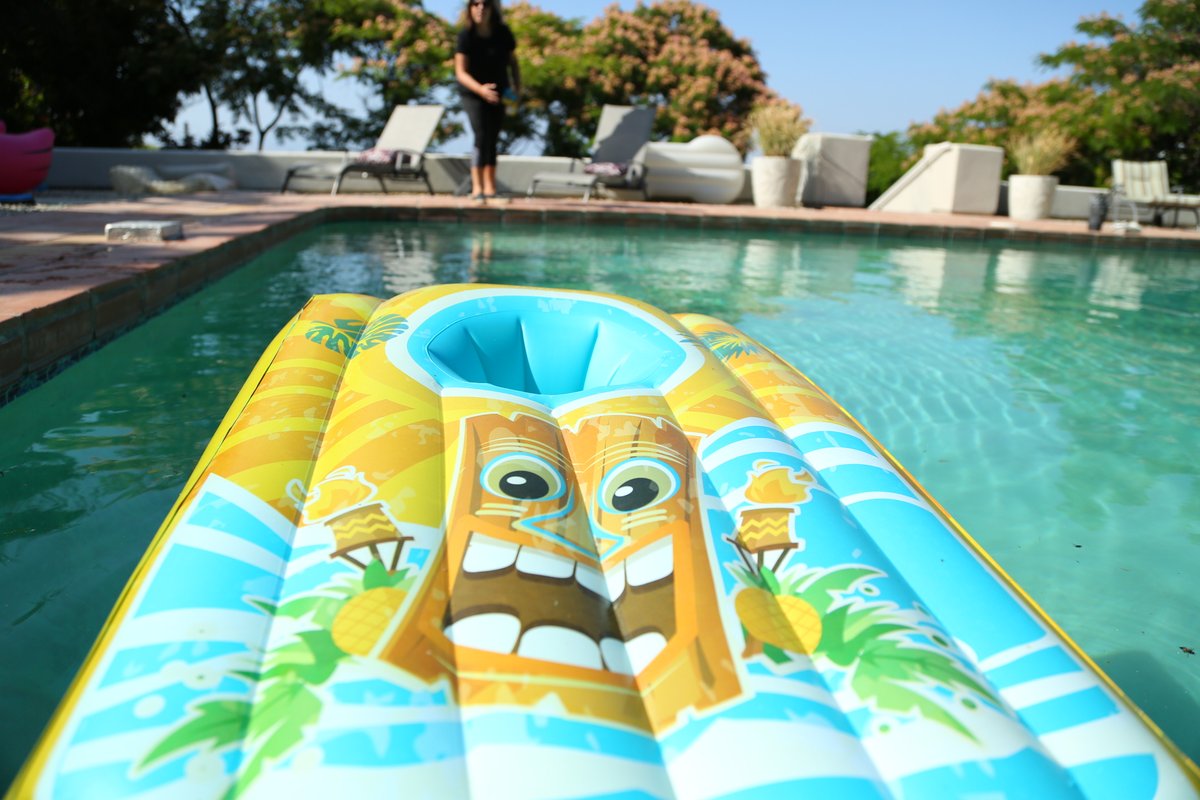 coconutfloat's tweet image. Still need a gift for your White Elephant party?  Have a coworker that's impossible to shop for? Our favorite go-to gifts are definitely the Island Toss Cornhole and Rainbow Tic Tac Toe - no pool required! Link below to shop!

coconutpoolfloats.com/collections/in…