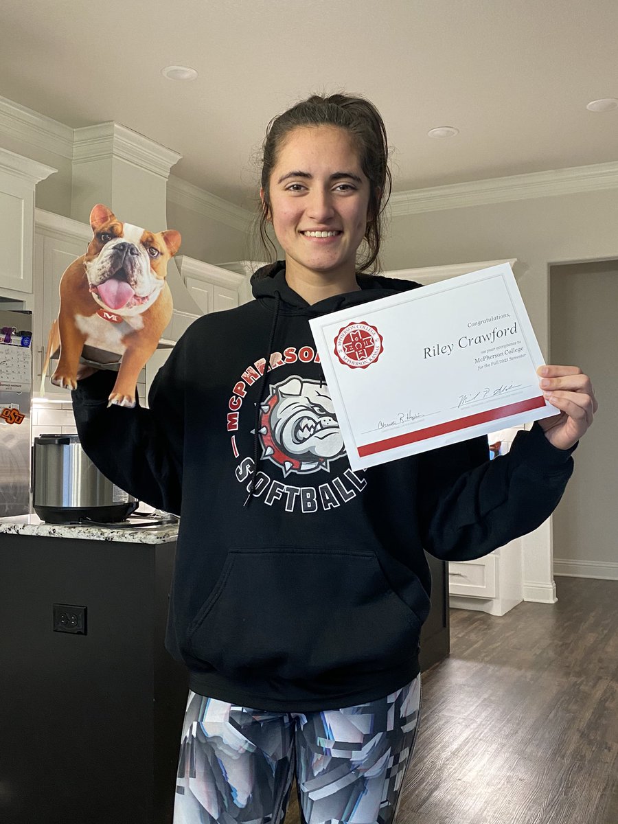 CrawfordEstela's tweet photo. @RileyCrawford03 came home from batting practice last night and received and email that she has been accepted to McPherson College. Guess what came in the mail today. #officallyoffical #futurebulldog #MCsaidyes @MacBulldogsSB @Mac_College โค๏ธ๐ฅ https://t.co/ejINrKwYD4