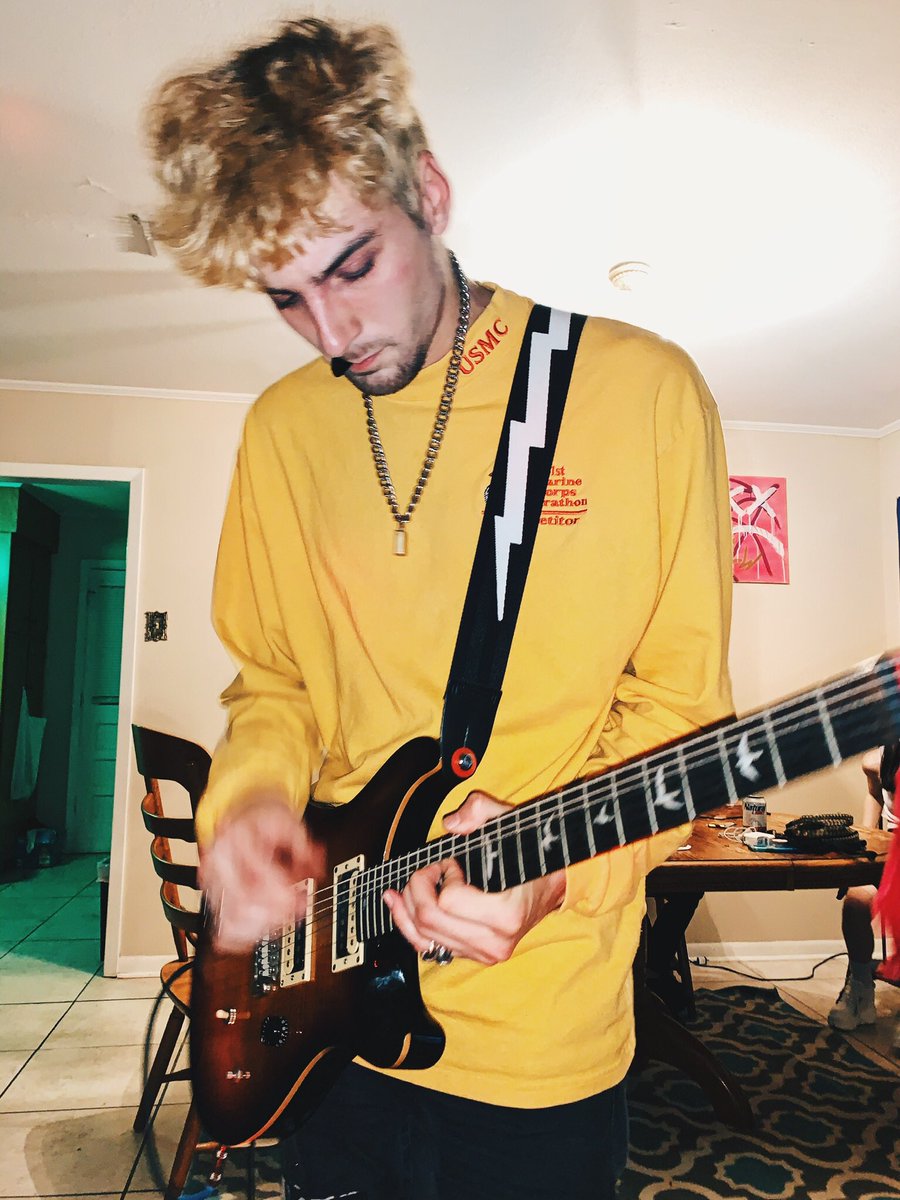 xlosersweepers's tweet photo. Our lead singer and guitar player will be dropping his freshman album "TELL ME IT'S FOREVER" Friday at 12 A.M. 💕💕 https://t.co/iLQqJaF6Sz