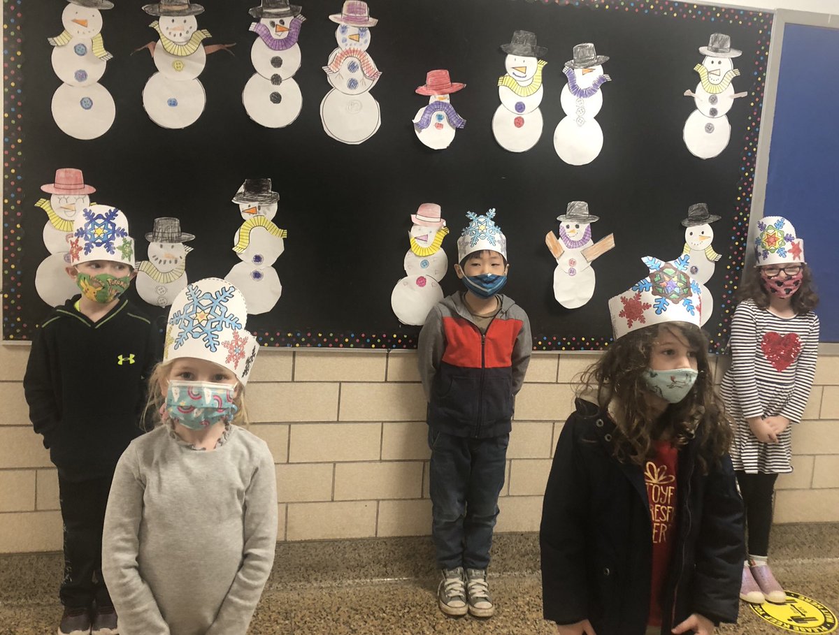 Mrskuhnsclass4's tweet photo. Love my little Group B snowflakes!❤️ https://t.co/CjEomXq3cO