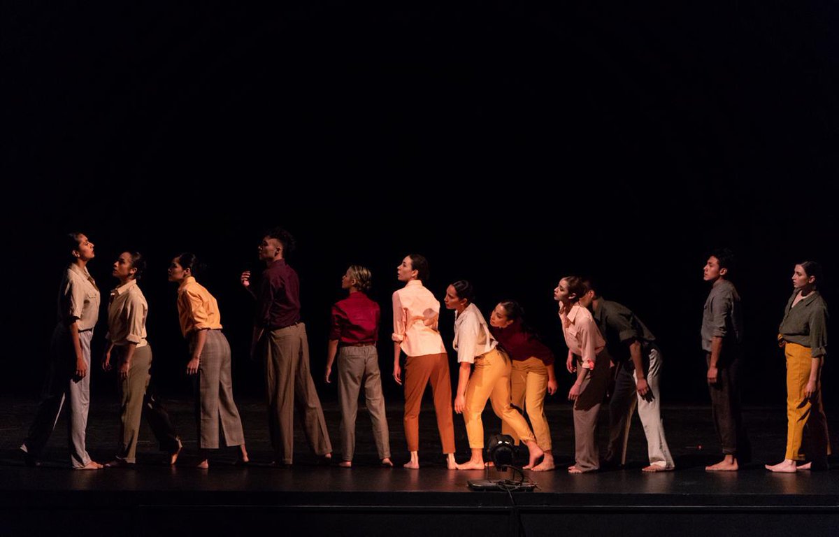 endcc's tweet photo. #danzaenlinea 9 Y FALTAN 4, propuesta de los estudiantes del 5o año de la Licenciatura en Danza Contemporánea de la #ENDCC. Viernes 18 de diciembre a las 13 horas por Facebook live
https://t.co/x3pG2Ouurz Evento gratuito. Los esperamos!!
@DanzadanceOrg @cenartmx @bellasartesinba https://t.co/YR0NWDv2Cy