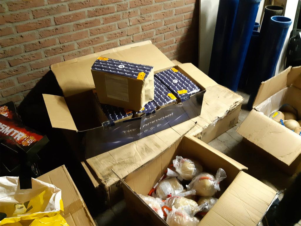 Politie treft circa 240 kilo vuurwerk aan in woning #Ospeldijk ?..