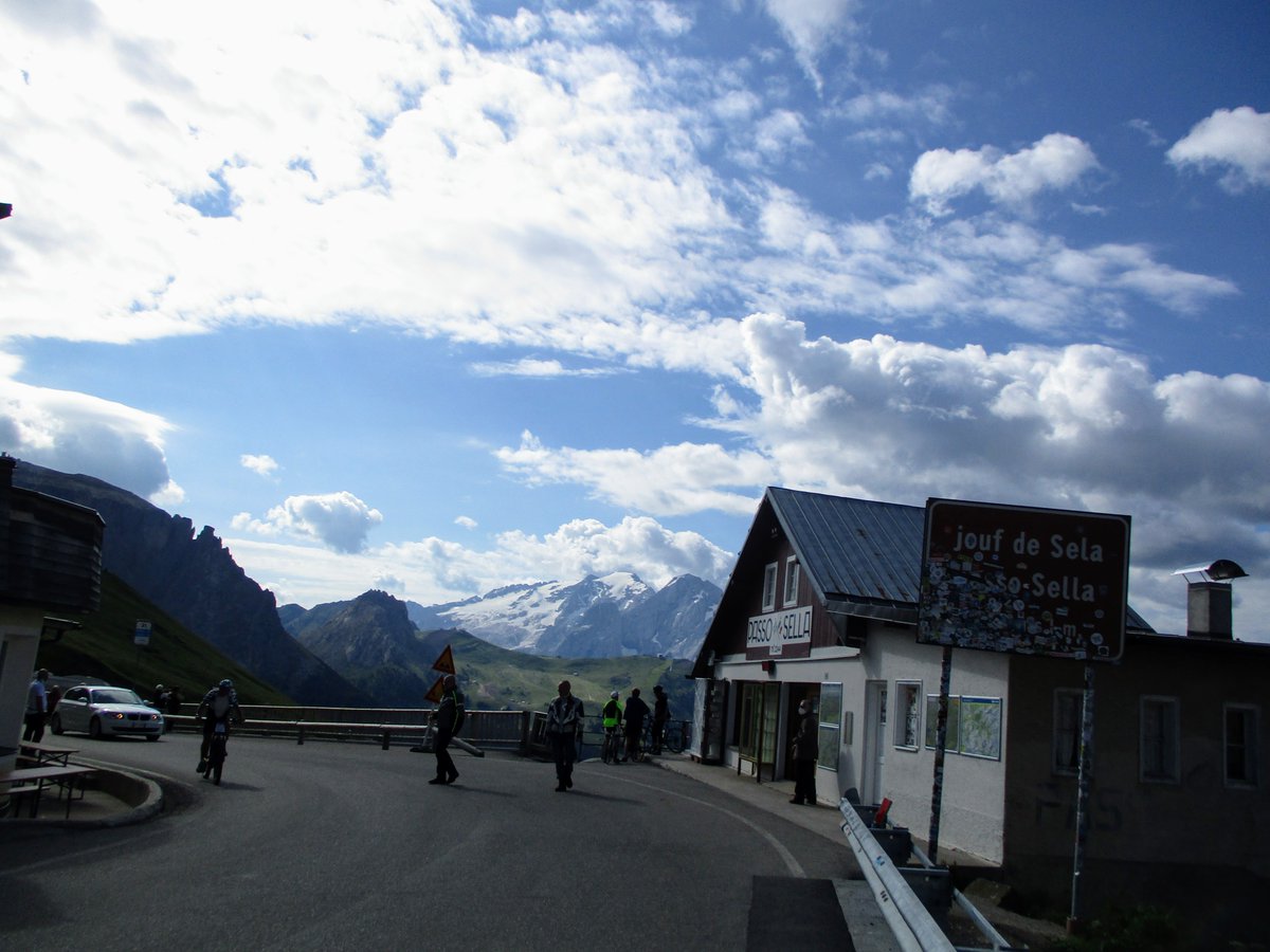 4/ Passo Sella (desde cruce Passo Pordoi) https://www.1001puertos.com/2012/10/passo-sellasellajoch-por-cruce-passo.html