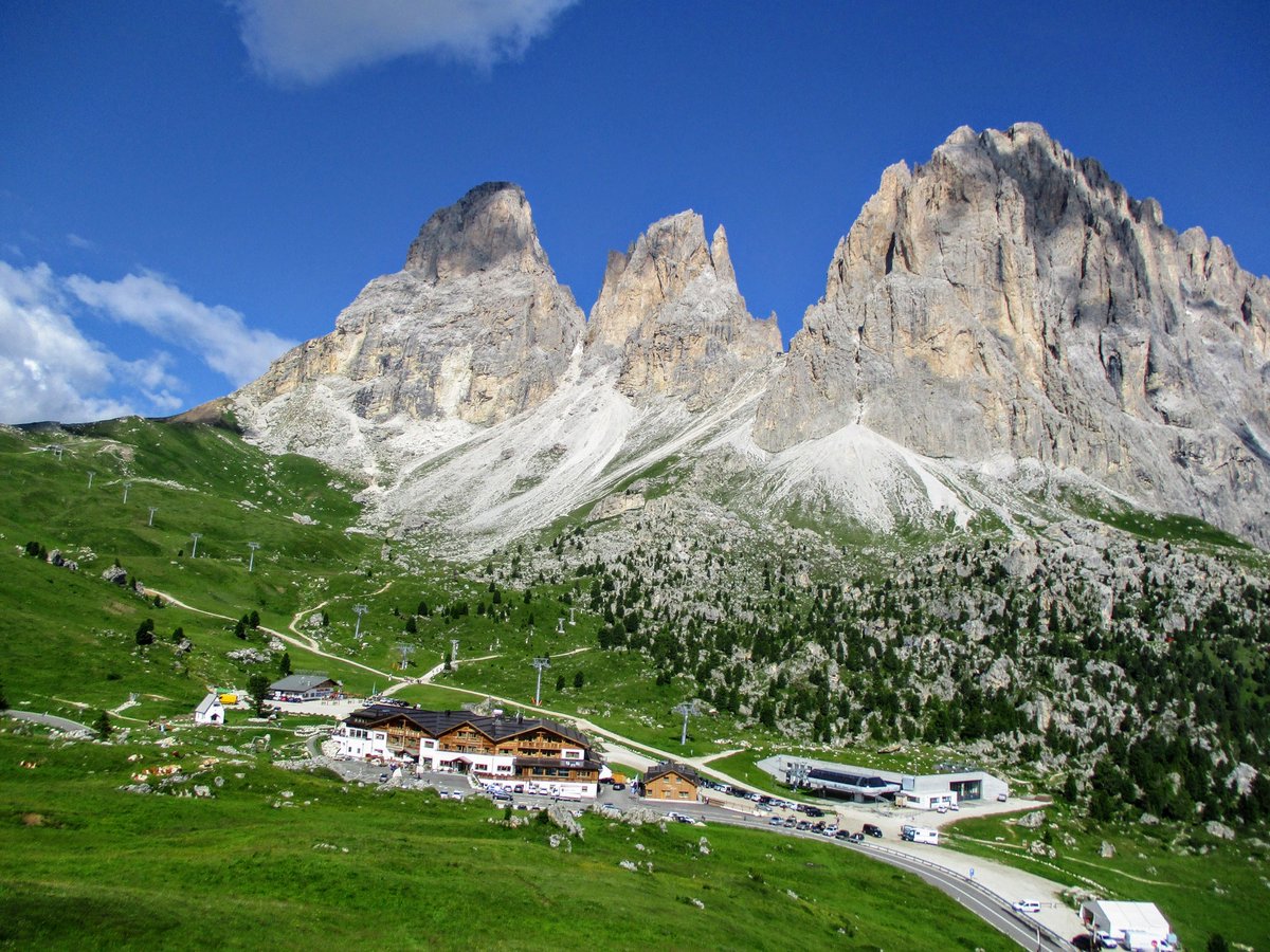 4/ Passo Sella (desde cruce Passo Pordoi) https://www.1001puertos.com/2012/10/passo-sellasellajoch-por-cruce-passo.html
