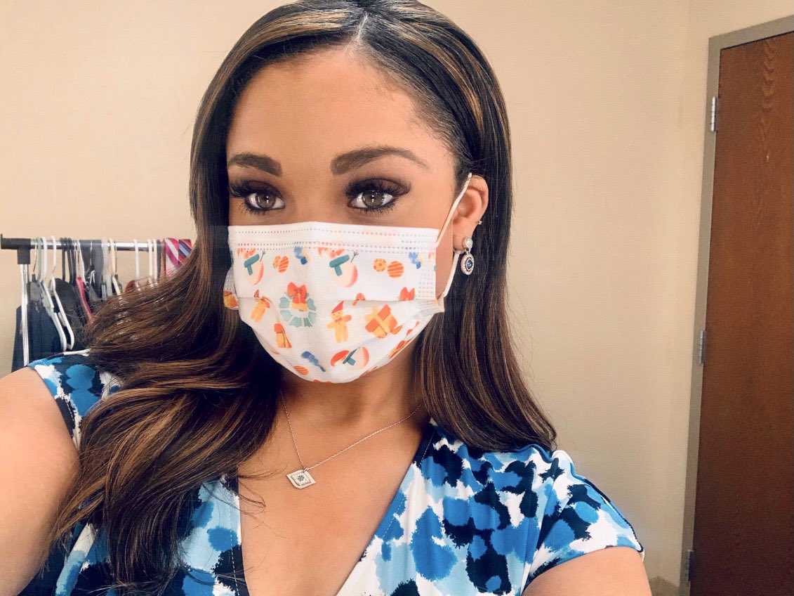 CiaraSpeller's tweet photo. Things I look forward to these days: my holiday face mask shipment arriving! But how cute are these? Seasonal and safe! 🎄❄️🎅🏼🎁⛄️
#HolidaySeason #ChristmasIsComing #seasonalPPE #festivefacemask https://t.co/6CaCaAEetV