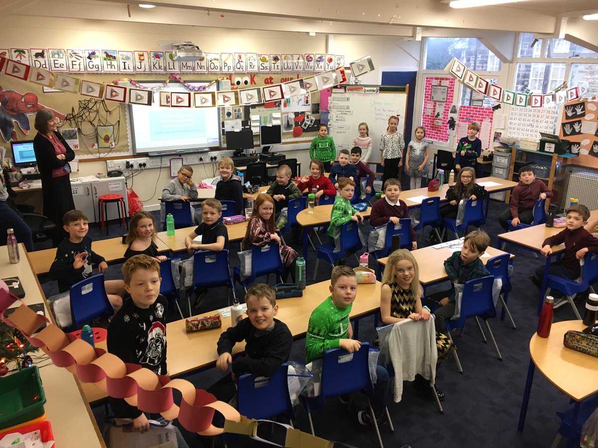 Kirkcaldywestps's tweet photo. Delighted to share P4C has designed and created ‘Hearts’ pointillism calendars, a plaque &amp; special card for the residents of Milton House Care Home. Children hope to deliver them to the door this week to spread some Christmas love and friendship ❤️🧡💛💚💙💜 #kindclass 🎄🎅🏻 https://t.co/GjQhkbZS1e