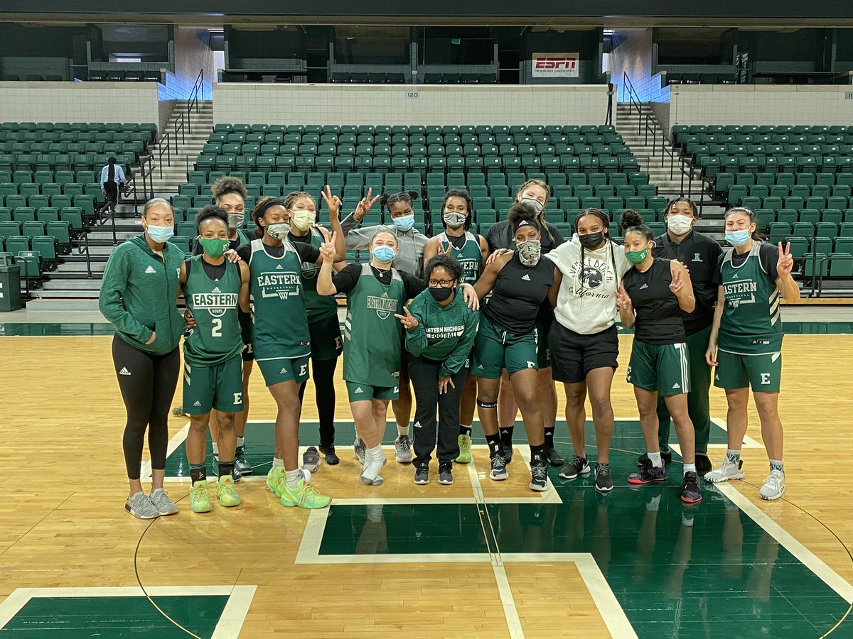 This last week of classes at EMU is so bitter sweet. I will miss all of my students and truly love them all...the guys even gave me some sweet gifts ☺️. While these are only a very small fraction of them, they will all remain in my heart (p.s. I’m not really that short 🤣)