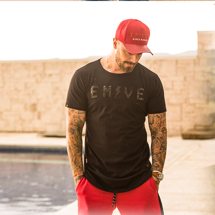 Emiveoficial's tweet photo. Long " VINIL STORM BLACK"  + Boné: EMV RED PREMIUM" kit perfeito para seu verão, compre já nossa nova coleção, disponível em nosso site, link na Bio. 🔥 https://t.co/7UsNNdUlkF